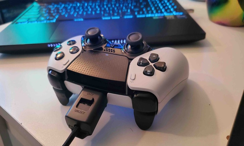 مقایسه DualSense با DualSense Edge