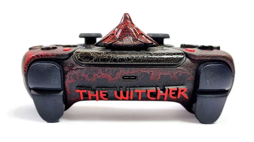 دسته سفارشی DualSense طرح The Witcher - قرمز