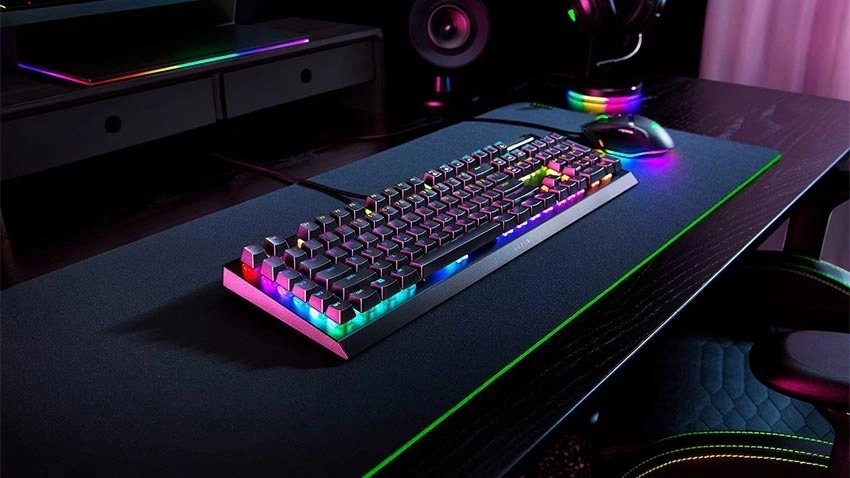 کیبورد گیمینگ ریزر Razer BlackWidow V4 X - سوئیچ سبز